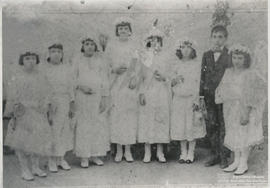 Crianças em cerimônia religiosa