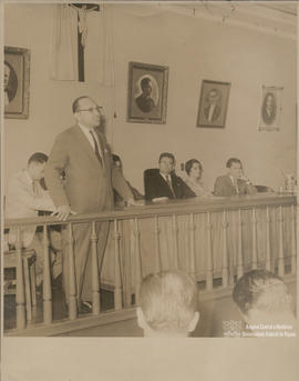 Reitor Edson Potsch discursando