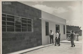 Lideres e autoridades visitando o Campus