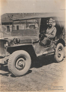 Clower e seu jeep (chapá)