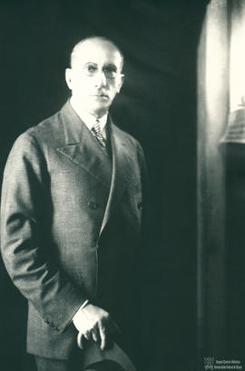 Arthur Bernardes de perfil