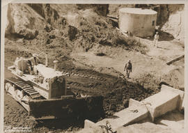 Vista parcial da construção da barragem