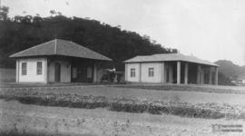 Abrigos e caminhão da ESAV