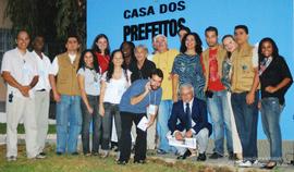 Equipe da CCS em frente à casa do prefeito