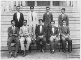 Alunos da ESAV em frente a escadaria do Prédio Principal