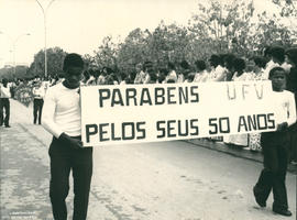 Homenagens durante o desfile cívico de 1976