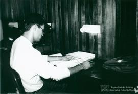 Estudante no interior do alojamento