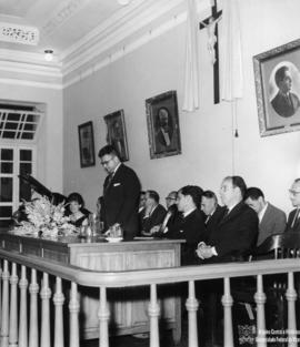 Reitor Flamarion discursando